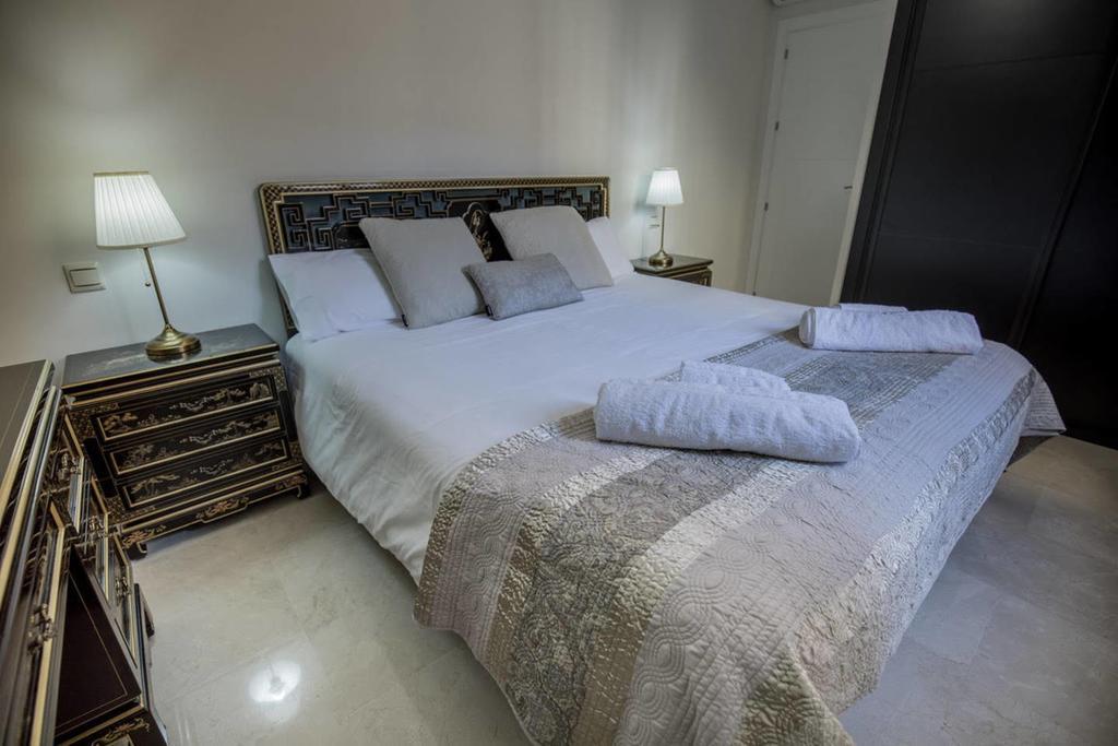 Apartamento Calle Sierpes Seville Ngoại thất bức ảnh