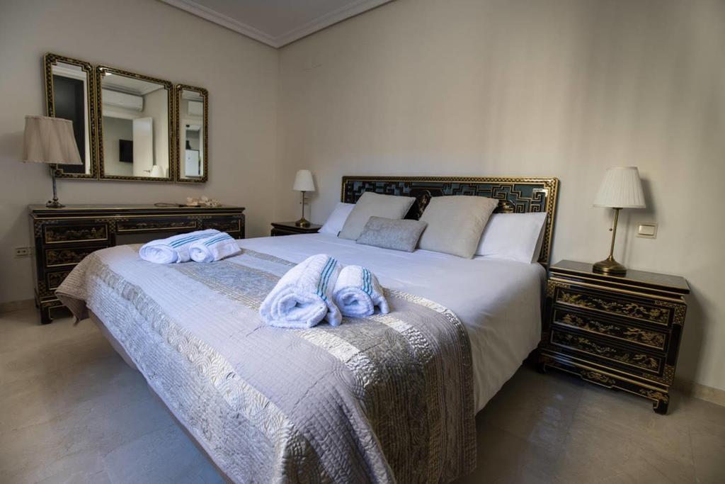 Apartamento Calle Sierpes Seville Ngoại thất bức ảnh